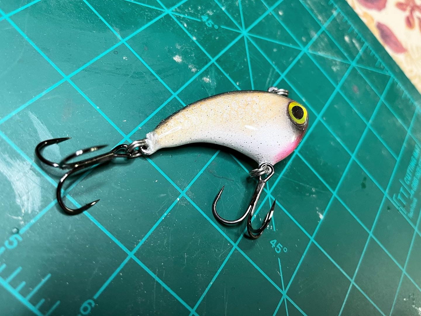 Dual Line-tie Silent Lipless Crankbait