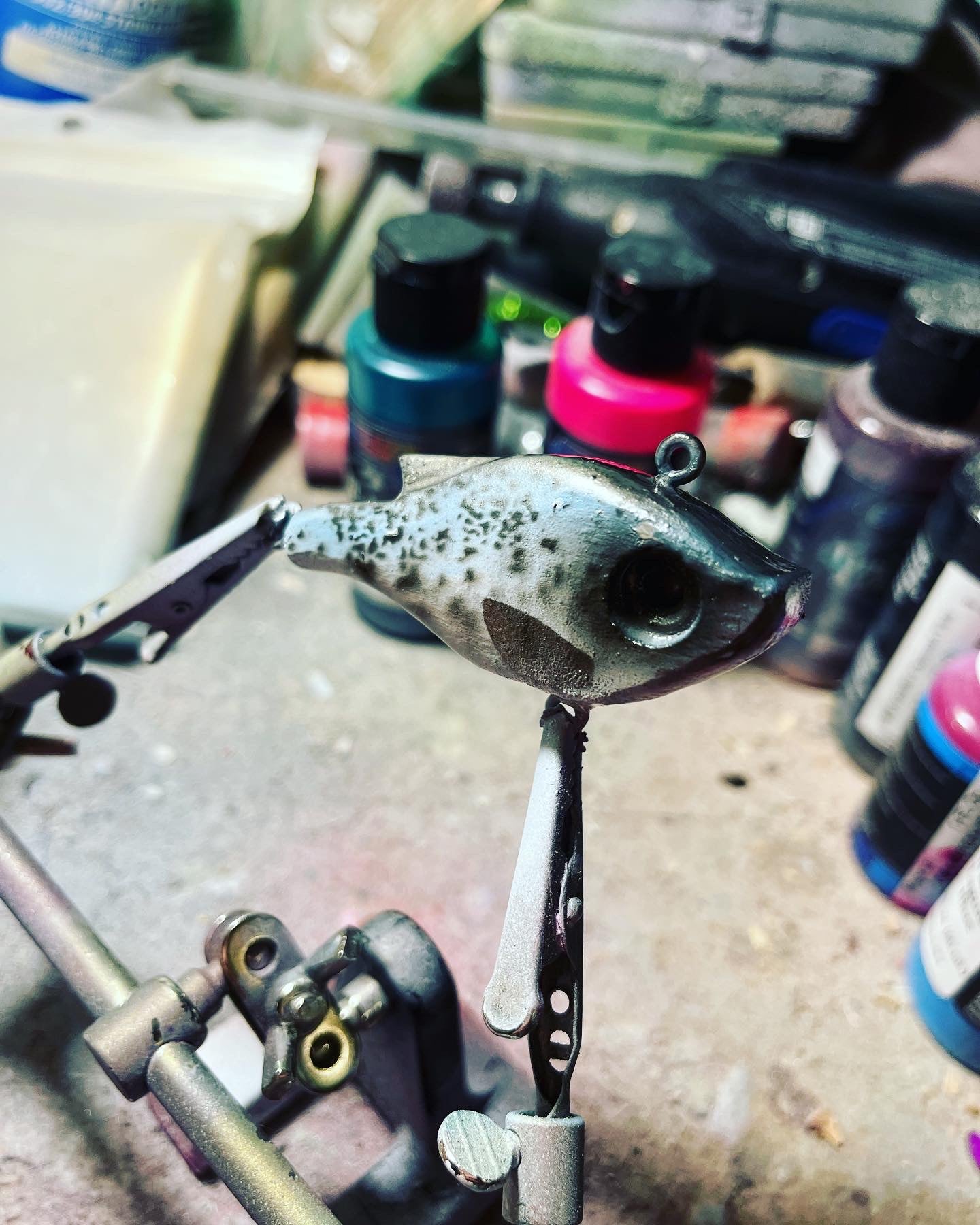 Crappie patterned tail spinner